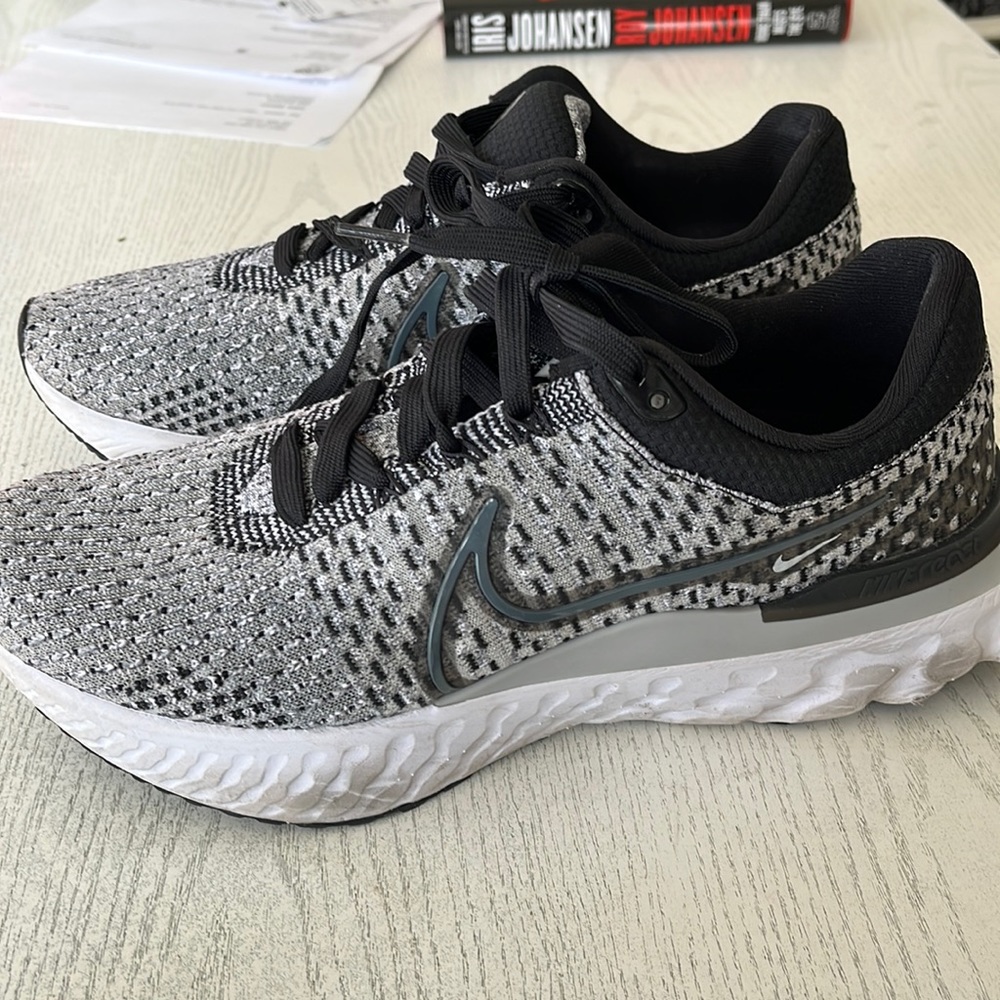 Men’s Nike shoe